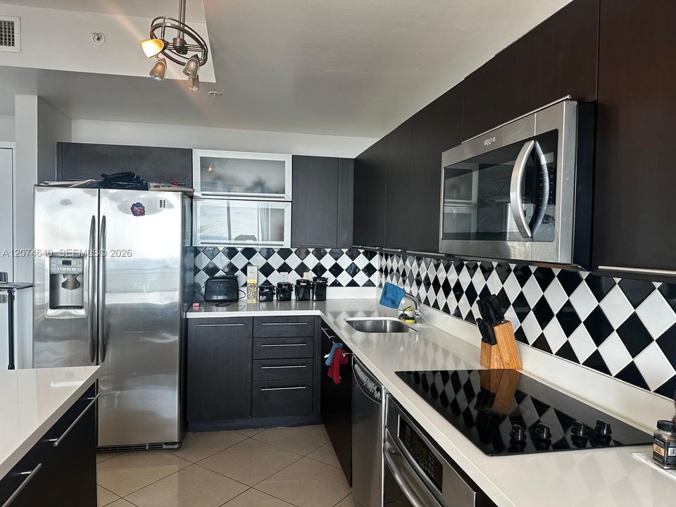 For Rent: $3,850 (2 beds, 2 baths, 1087 Square Feet)
