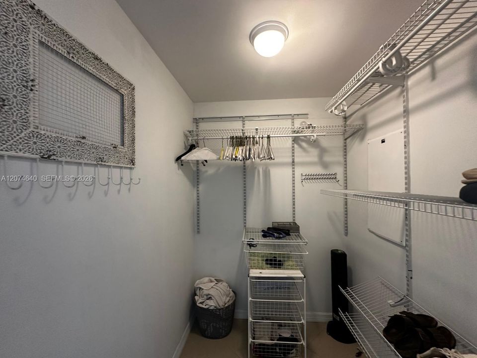 For Rent: $3,850 (2 beds, 2 baths, 1087 Square Feet)