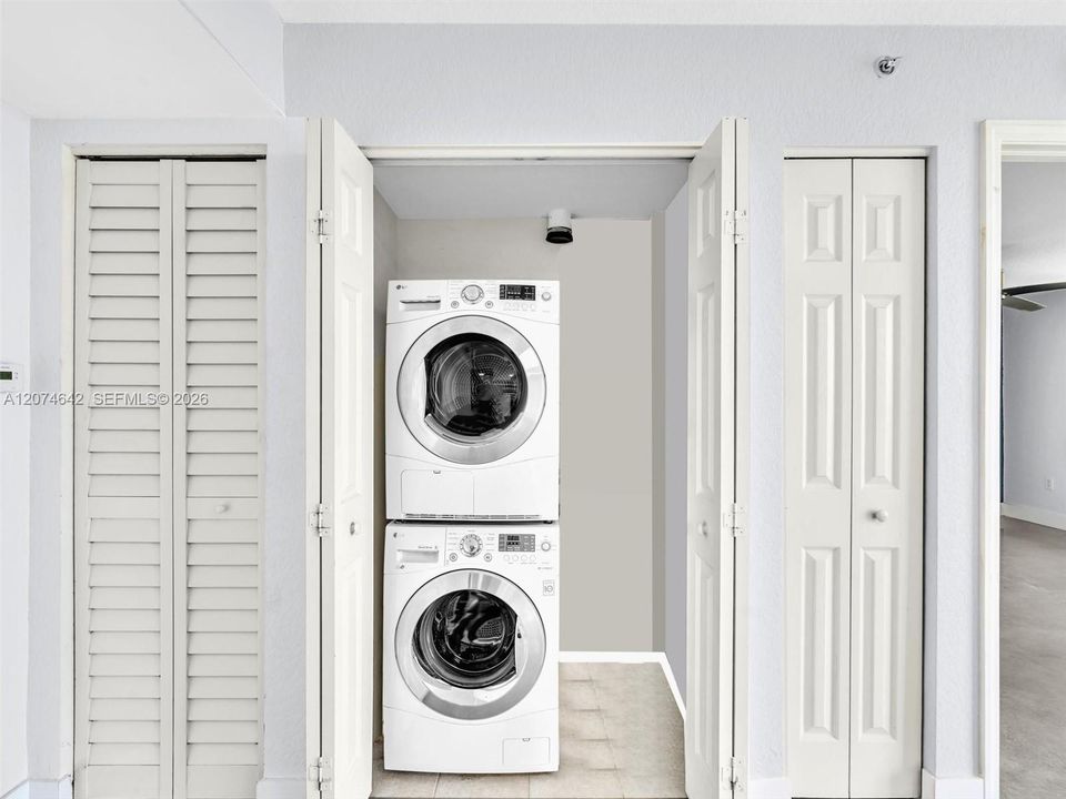 For Rent: $2,400 (2 beds, 2 baths, 891 Square Feet)