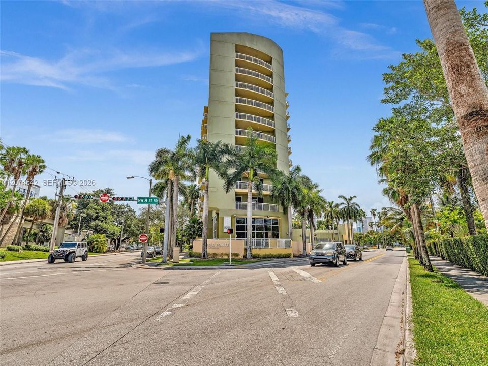 For Rent: $2,400 (2 beds, 2 baths, 891 Square Feet)