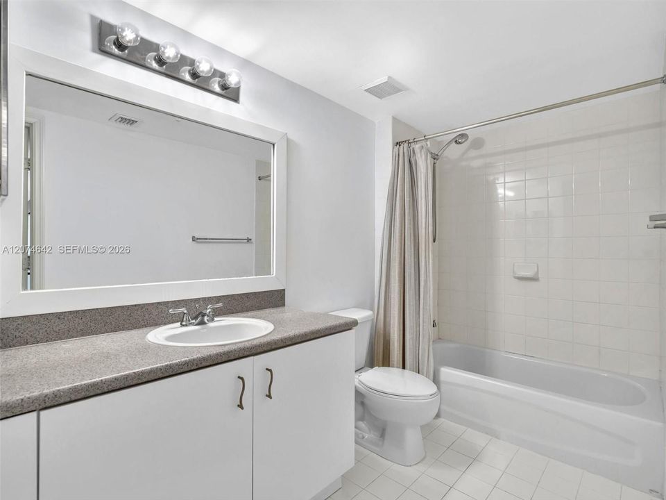 For Rent: $2,400 (2 beds, 2 baths, 891 Square Feet)
