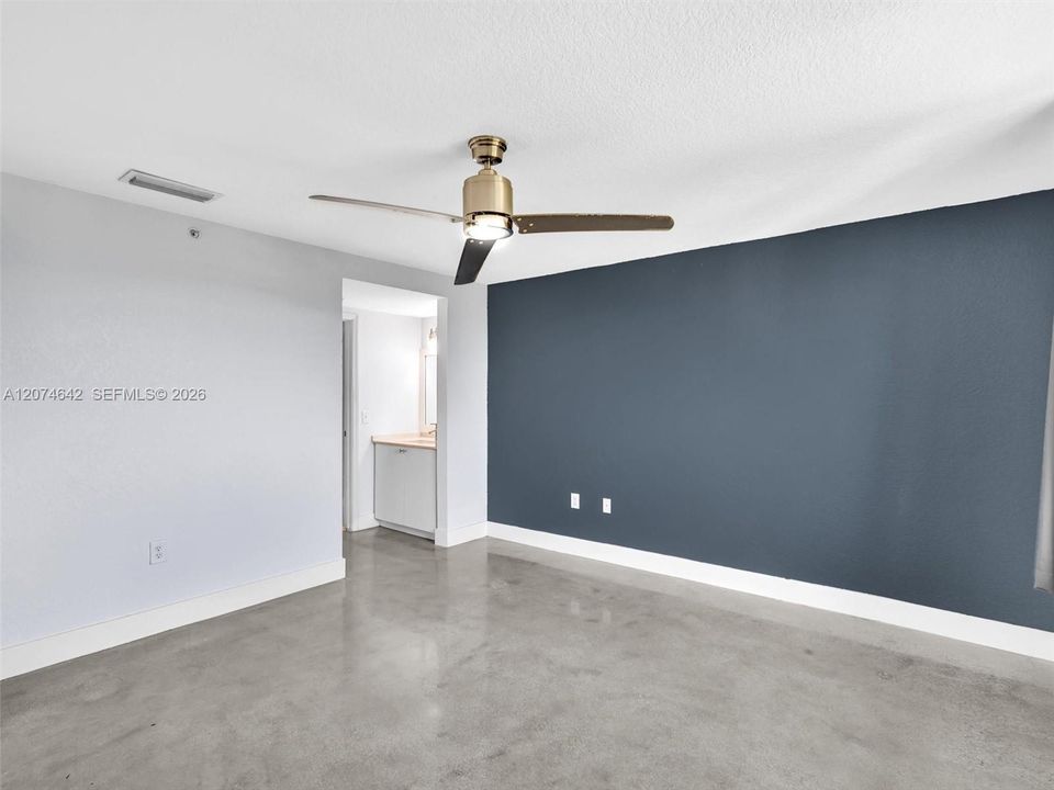 For Rent: $2,400 (2 beds, 2 baths, 891 Square Feet)