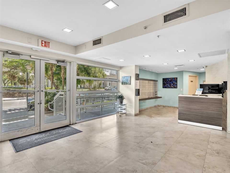 For Rent: $2,400 (2 beds, 2 baths, 891 Square Feet)