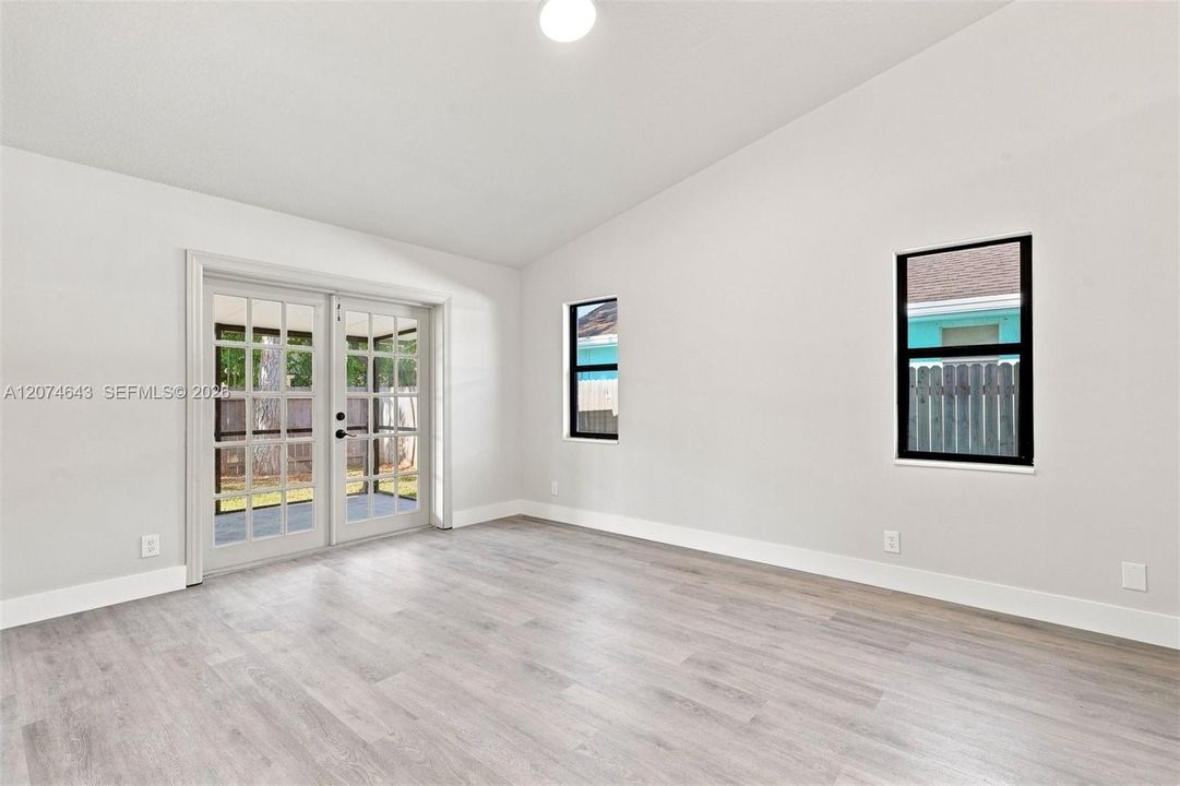 For Sale: $639,900 (3 beds, 2 baths, 1273 Square Feet)