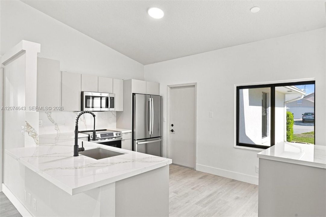 For Sale: $639,900 (3 beds, 2 baths, 1273 Square Feet)