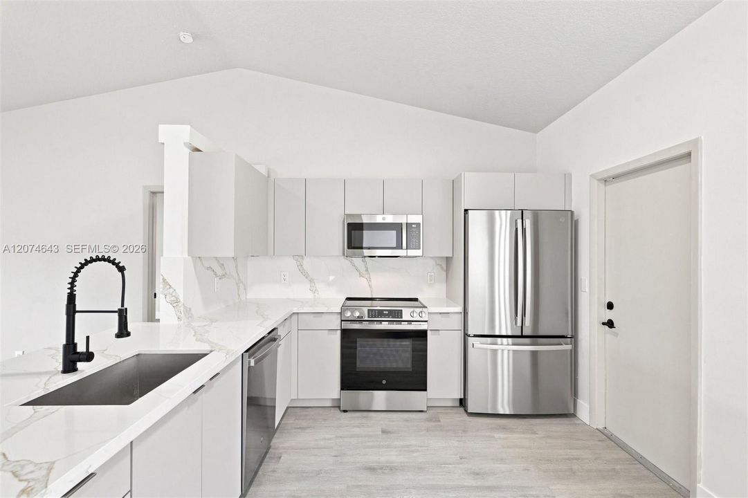 For Sale: $639,900 (3 beds, 2 baths, 1273 Square Feet)
