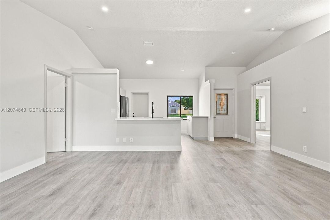 For Sale: $639,900 (3 beds, 2 baths, 1273 Square Feet)