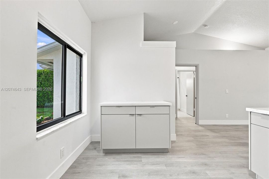 For Sale: $639,900 (3 beds, 2 baths, 1273 Square Feet)
