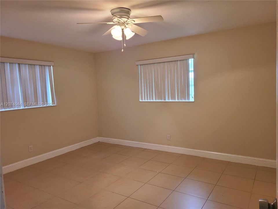 For Rent: $3,000 (3 beds, 1 baths, 1282 Square Feet)