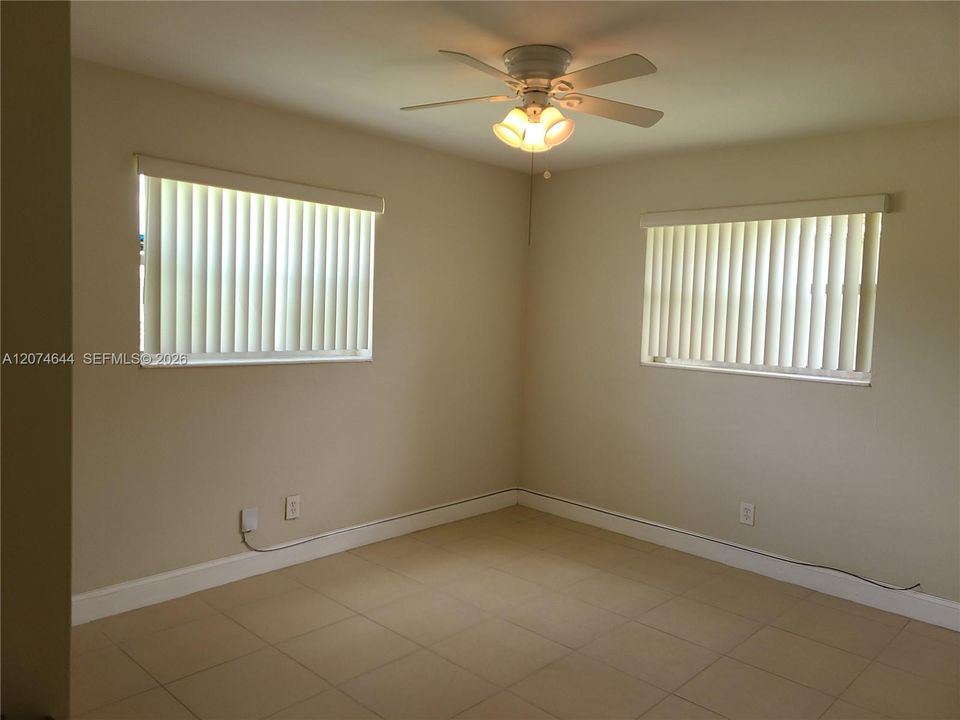 For Rent: $3,000 (3 beds, 1 baths, 1282 Square Feet)