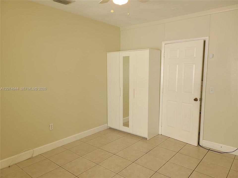 For Rent: $3,000 (3 beds, 1 baths, 1282 Square Feet)