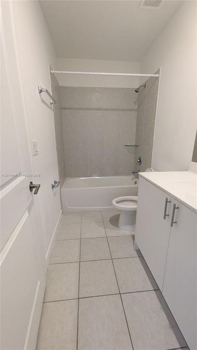 En Renta: $2,450 (3 camas, 3 baños, 1328 Pies cuadrados)