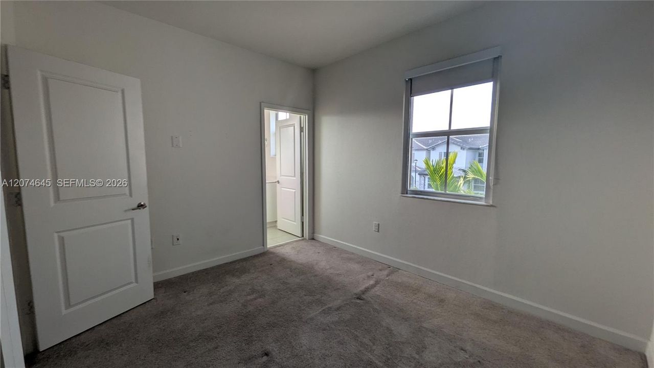 En Renta: $2,450 (3 camas, 3 baños, 1328 Pies cuadrados)