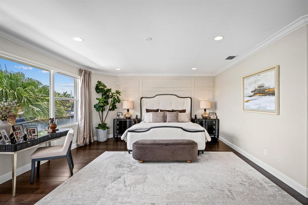 PRIMARY_BEDROOM_STRAIGHT
