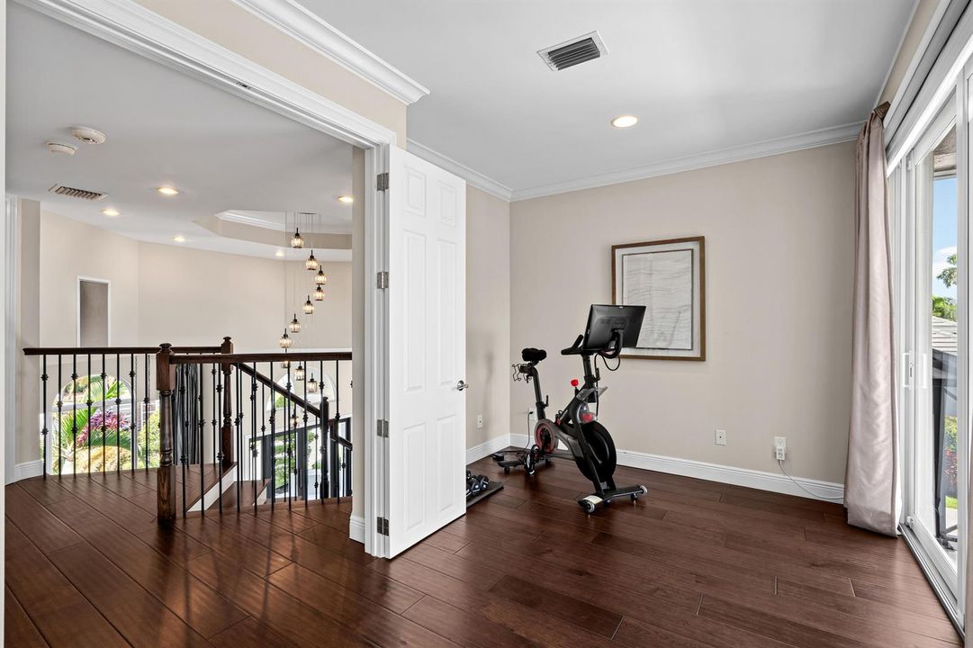 PRIMARY_BEDROOM_TO_STAIRS