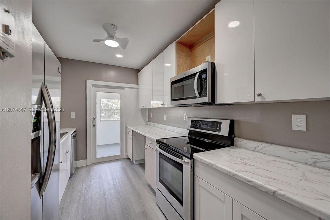 For Sale: $249,997 (2 beds, 2 baths, 1245 Square Feet)