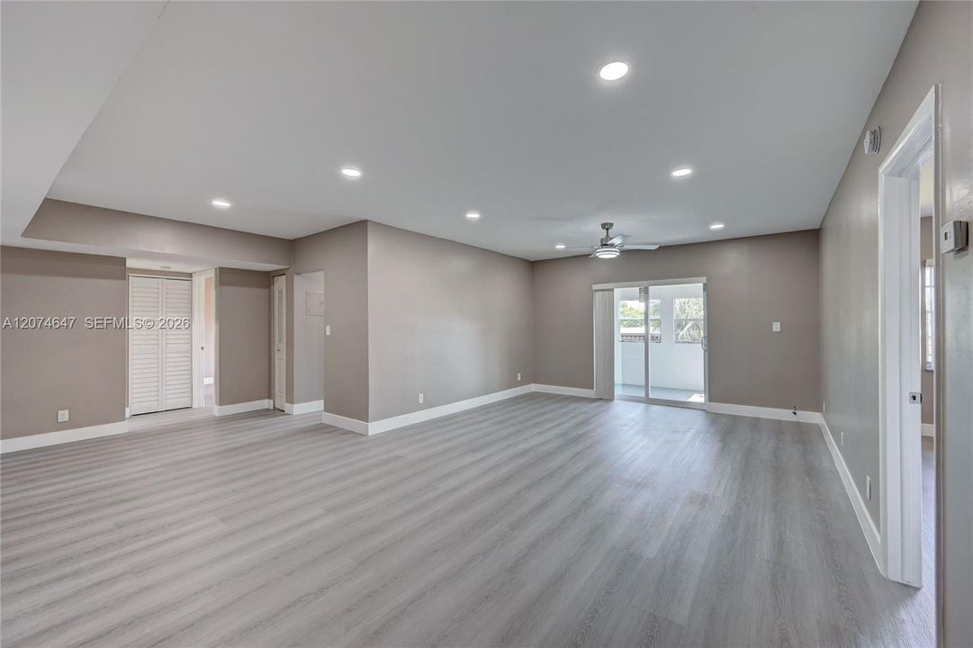 For Sale: $249,997 (2 beds, 2 baths, 1245 Square Feet)