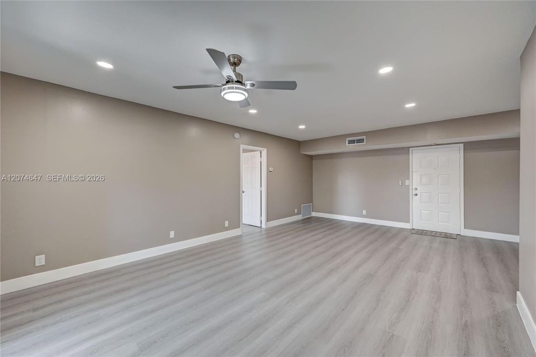 For Sale: $249,997 (2 beds, 2 baths, 1245 Square Feet)