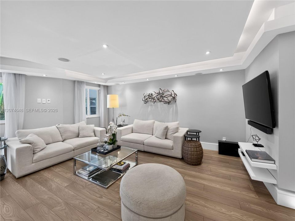 For Rent: $3,870 (2 beds, 1 baths, 1060 Square Feet)