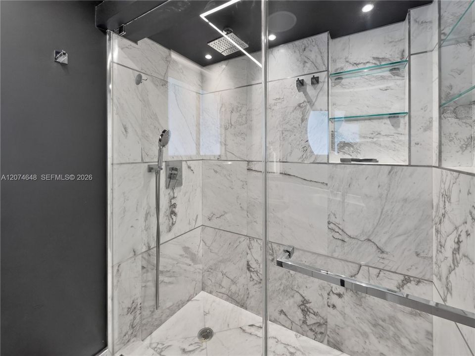 For Rent: $3,870 (2 beds, 1 baths, 1060 Square Feet)