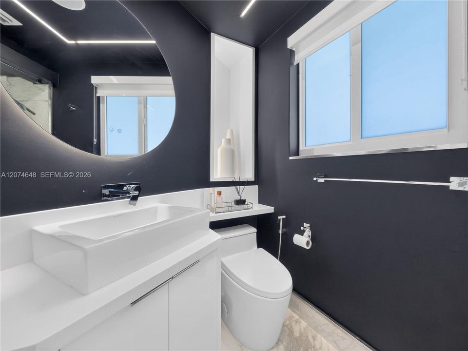 For Rent: $3,870 (2 beds, 1 baths, 1060 Square Feet)