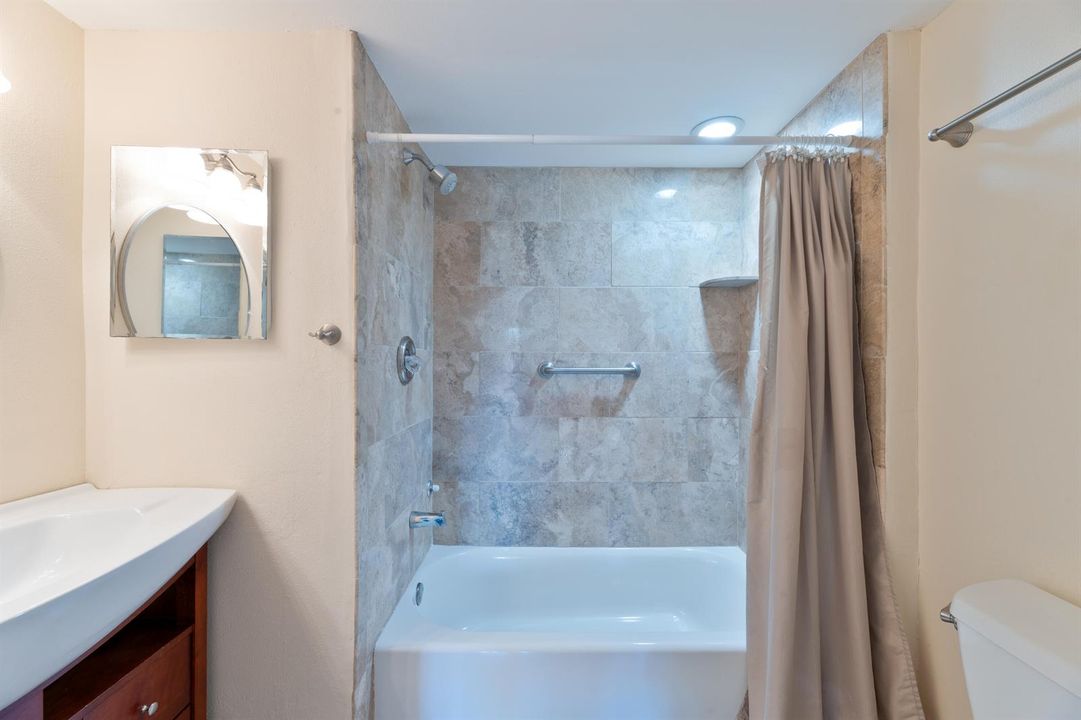 20260815 - 706 SE 2nd Ave 429 - HR-26