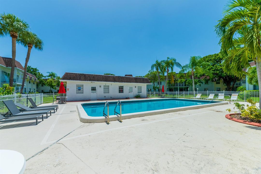20260815 - 706 SE 2nd Ave 429 - HR-33