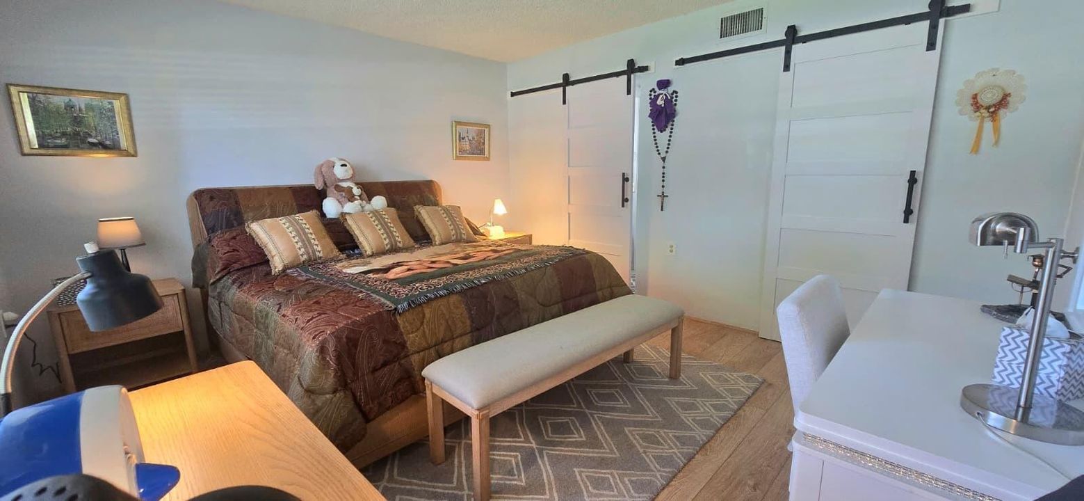 MASTER BEDROOM4