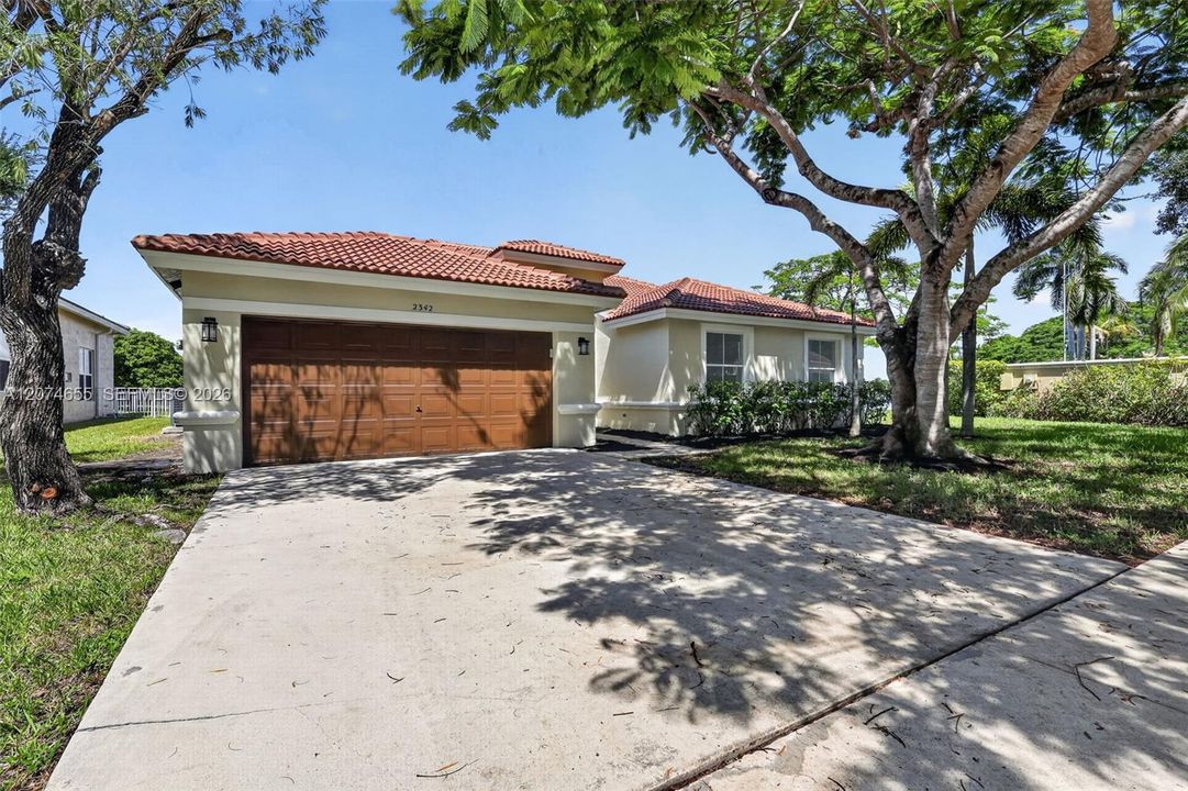 For Sale: $775,000 (4 beds, 2 baths, 2392 Square Feet)