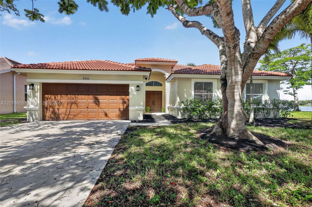For Sale: $775,000 (4 beds, 2 baths, 2392 Square Feet)