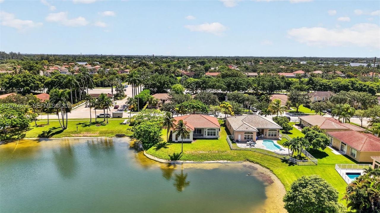 For Sale: $775,000 (4 beds, 2 baths, 2392 Square Feet)