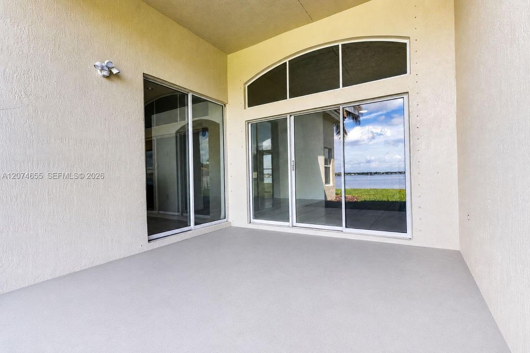 For Sale: $775,000 (4 beds, 2 baths, 2392 Square Feet)