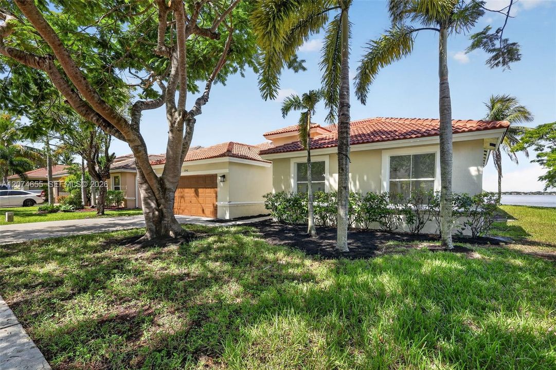 For Sale: $775,000 (4 beds, 2 baths, 2392 Square Feet)
