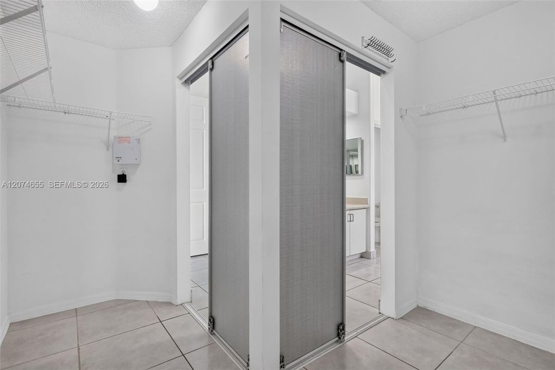 For Sale: $775,000 (4 beds, 2 baths, 2392 Square Feet)