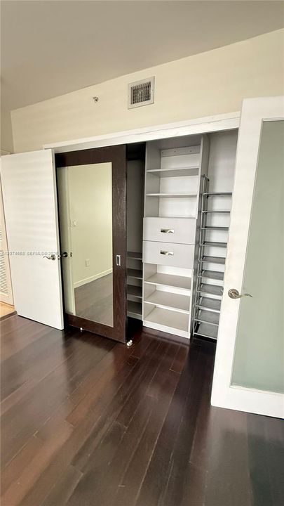 For Rent: $2,300 (1 beds, 1 baths, 580 Square Feet)