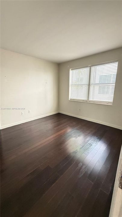 For Rent: $2,300 (1 beds, 1 baths, 580 Square Feet)
