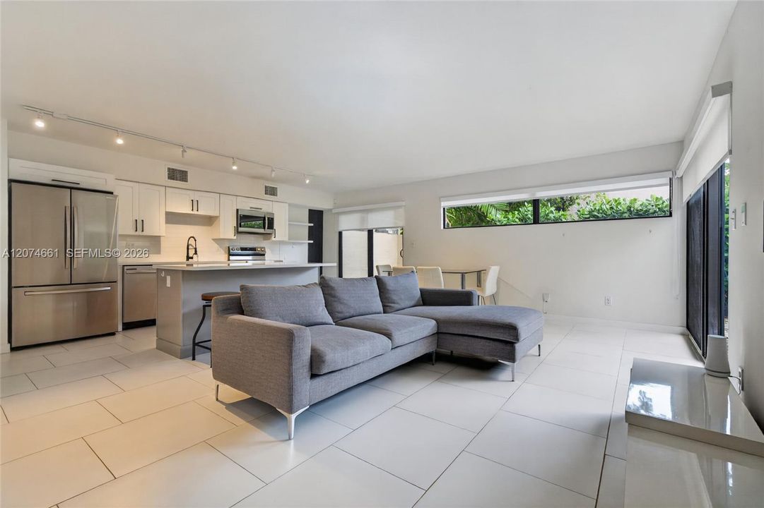 For Rent: $2,800 (2 beds, 1 baths, 1034 Square Feet)