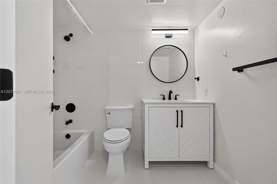 For Rent: $2,800 (2 beds, 1 baths, 1034 Square Feet)