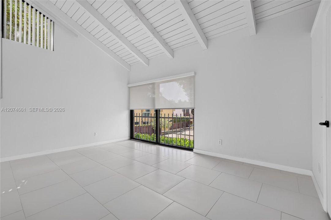 For Rent: $2,800 (2 beds, 1 baths, 1034 Square Feet)
