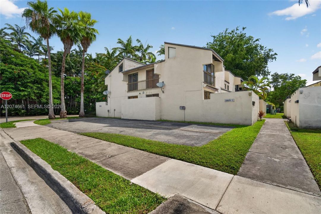 For Rent: $2,800 (2 beds, 1 baths, 1034 Square Feet)