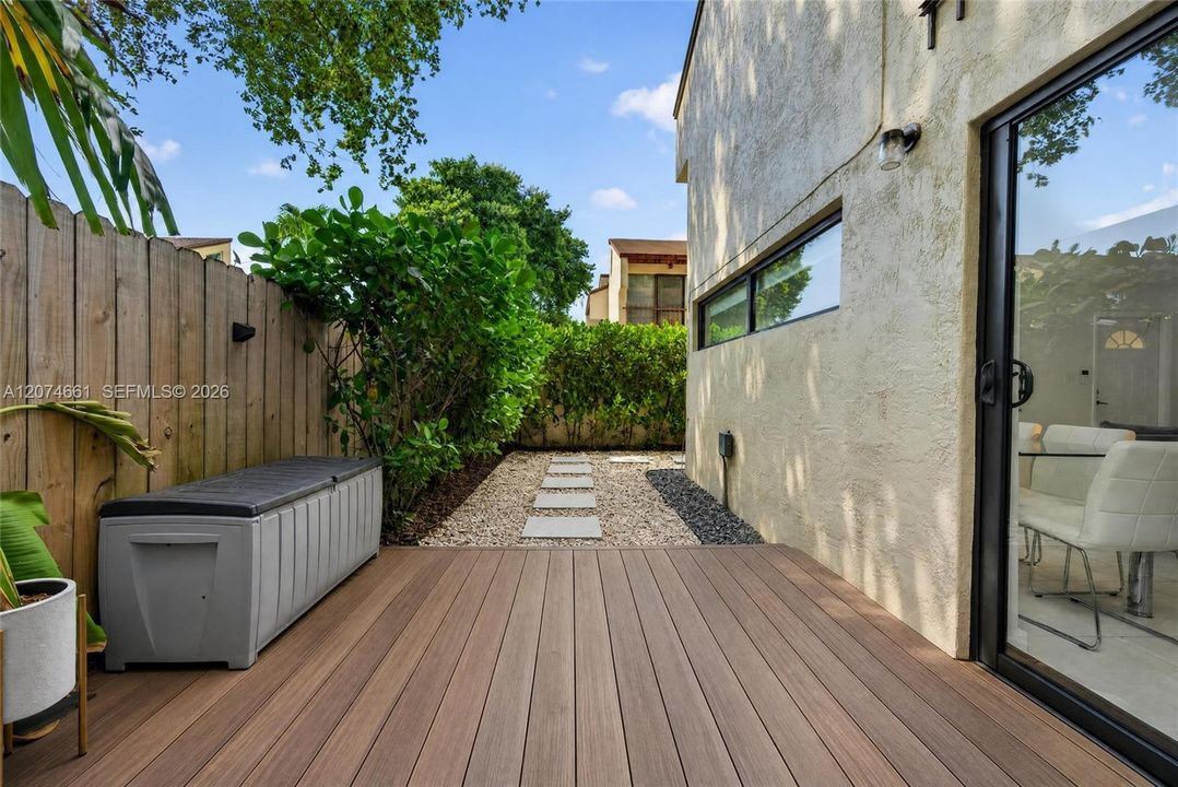 For Rent: $2,800 (2 beds, 1 baths, 1034 Square Feet)