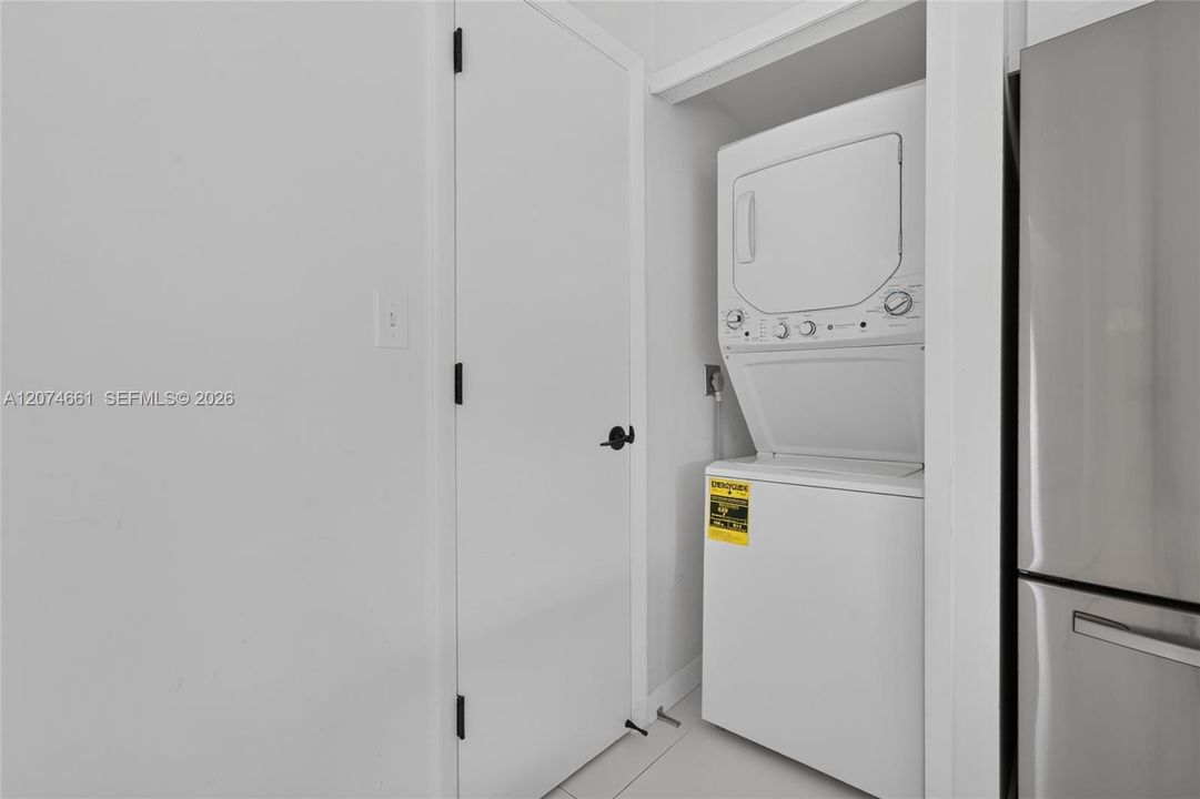 For Rent: $2,800 (2 beds, 1 baths, 1034 Square Feet)