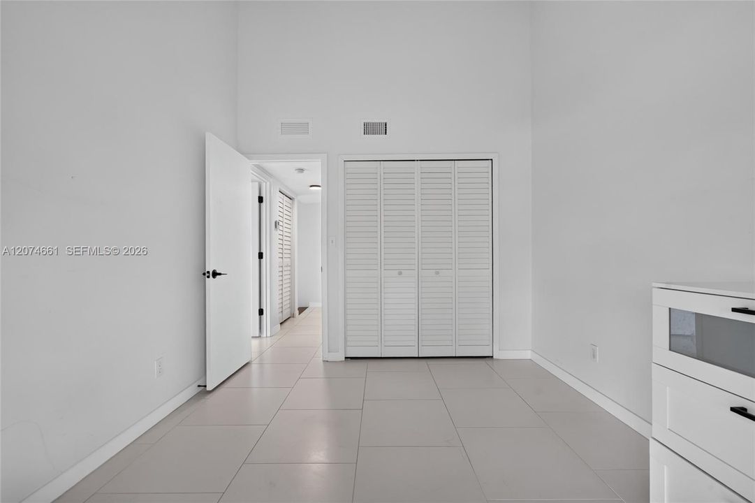 For Rent: $2,800 (2 beds, 1 baths, 1034 Square Feet)