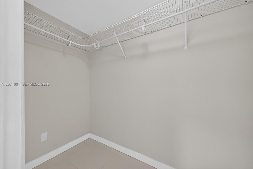 For Rent: $2,800 (2 beds, 1 baths, 1034 Square Feet)