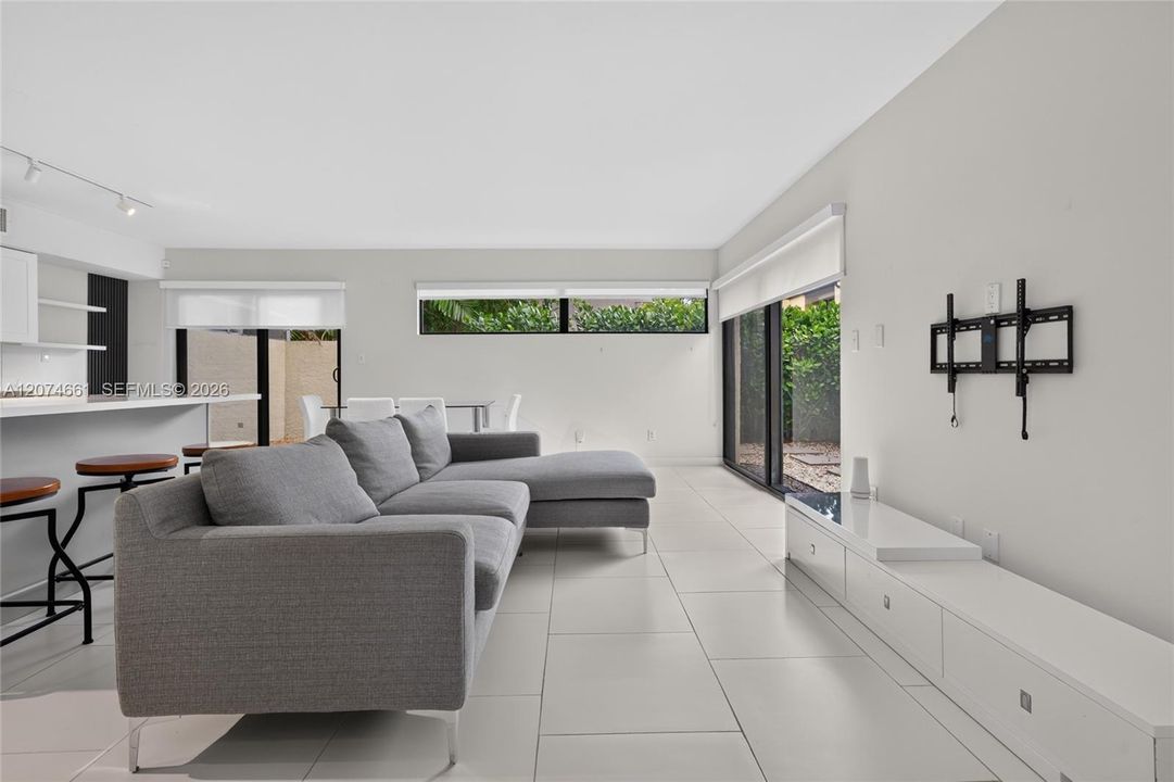 For Rent: $2,800 (2 beds, 1 baths, 1034 Square Feet)