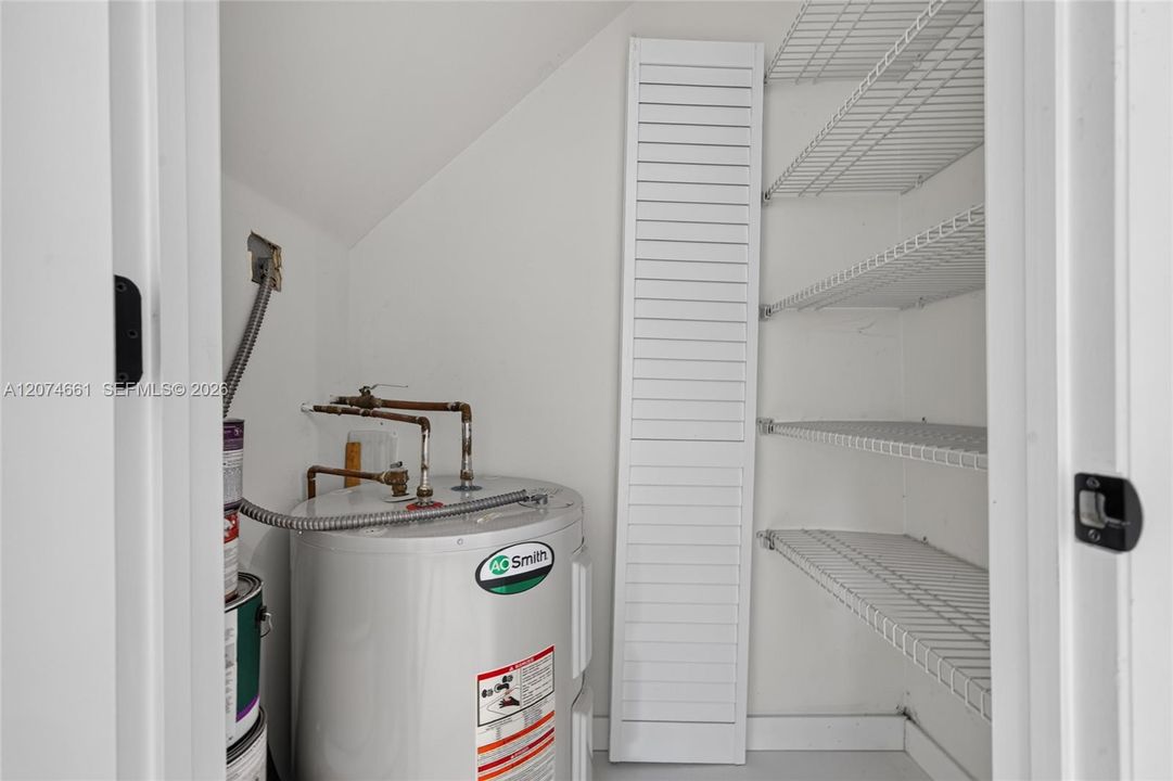 For Rent: $2,800 (2 beds, 1 baths, 1034 Square Feet)