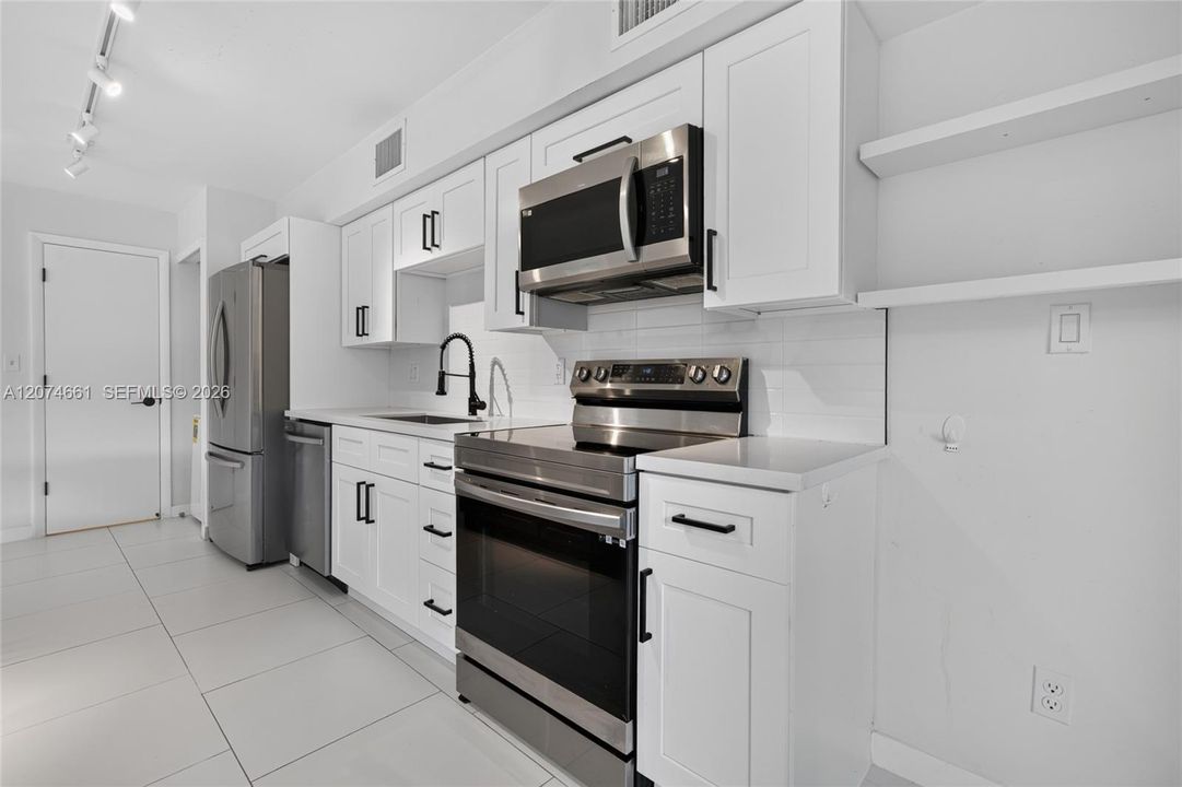 For Rent: $2,800 (2 beds, 1 baths, 1034 Square Feet)