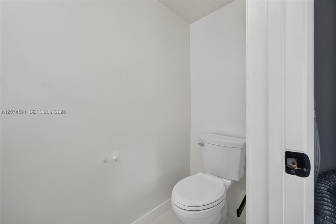 For Rent: $2,800 (2 beds, 1 baths, 1034 Square Feet)