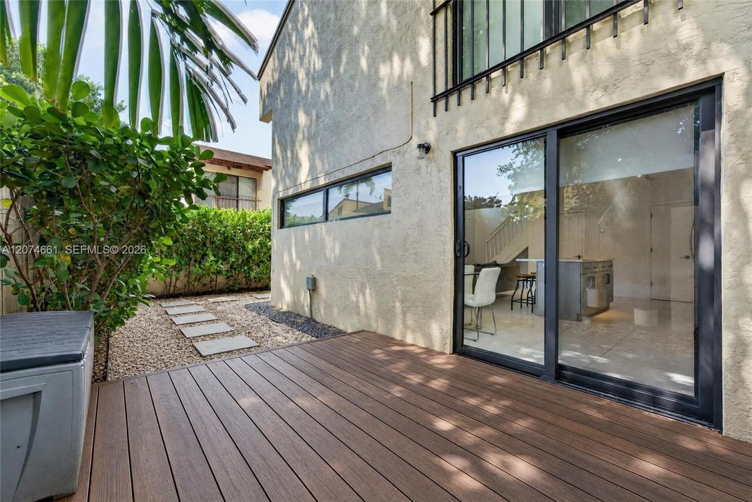 For Rent: $2,800 (2 beds, 1 baths, 1034 Square Feet)