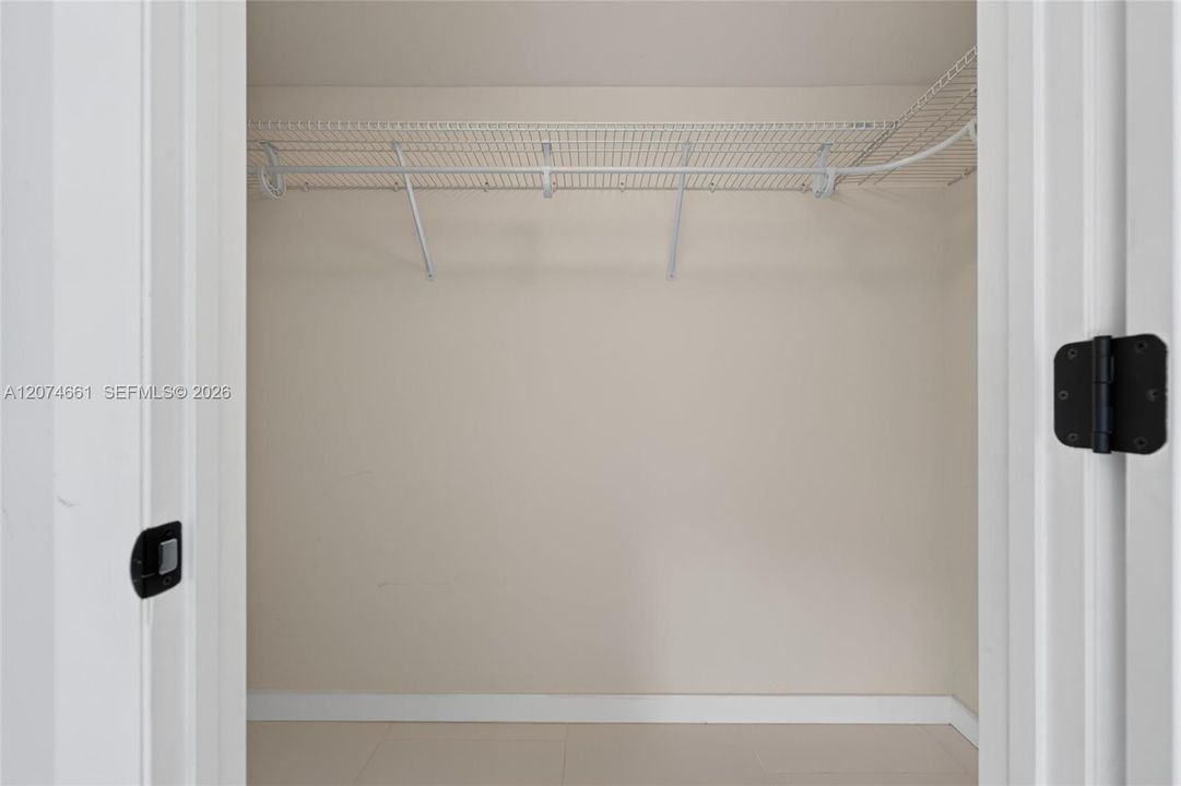 For Rent: $2,800 (2 beds, 1 baths, 1034 Square Feet)